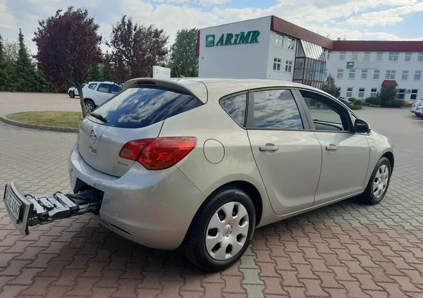 Opel Astra cena 20900 przebieg: 127000, rok produkcji 2010 z Kołobrzeg małe 326